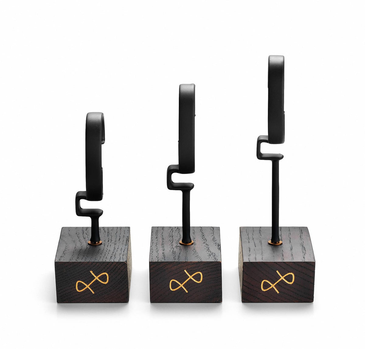 C-Clip-Set (3-teilig) von AV86 mit minimalistischen Holzsockeln im nordischen Minimalismus-Design und Präzision der Handwerkskunst
