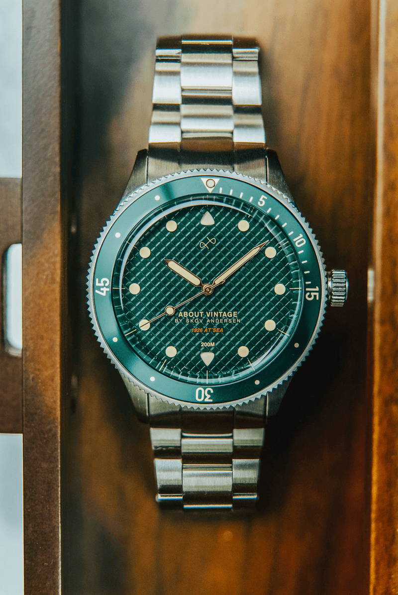1926 At'sea, Green Turtle Vintage – 39 mm vintage-inspireret dykkerur fra AV86 med Sapphire Crystal, drejelige ramme og metalarmbånd