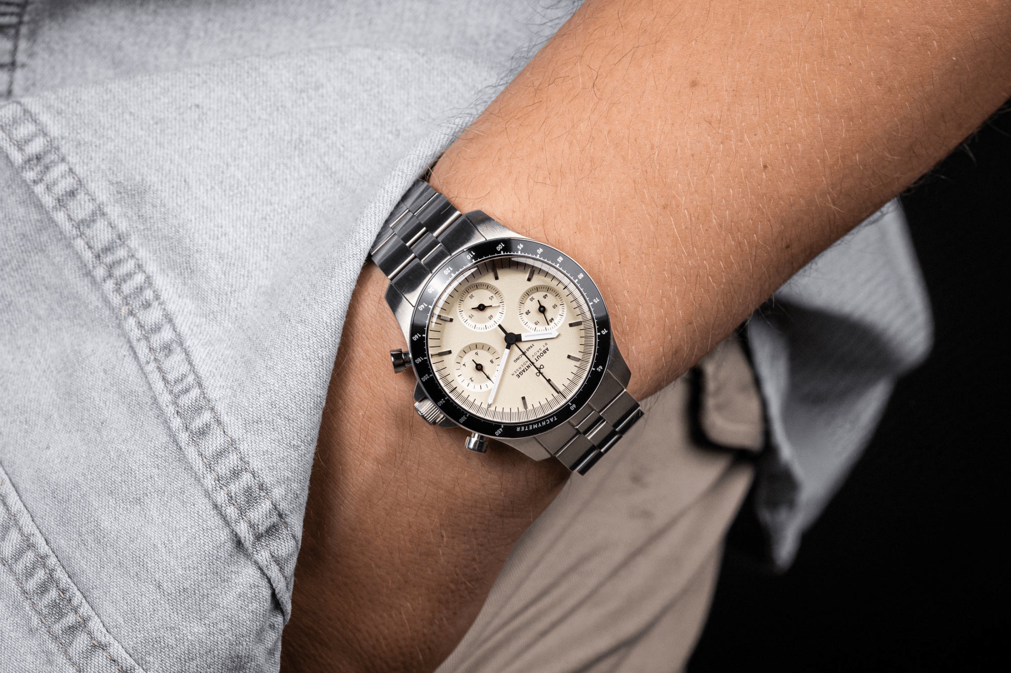 1960 Racing Chronograph by AV86 luxury timepiece with vintage-inspired dial, sapphire crystal, chronograph function, and metal bracelet strap