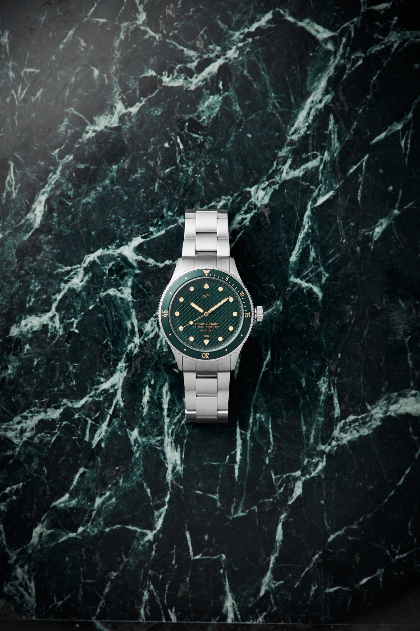 1926 At'sea, Green Turtle Vintage – 39 mm fra AV86: luksusdykkerur med Sapphire Crystal, struktureret urskive, drejelig urkrans og metalarmbånd