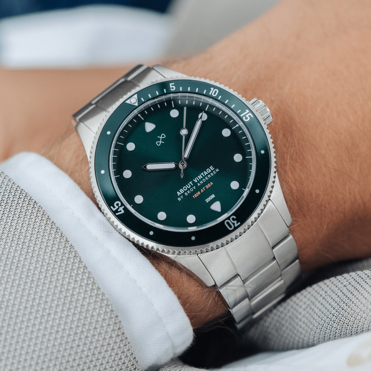 1926 At'sea fra AV86 Watch – luksuriøst dykkerur med vintage-inspireret urskive, Sapphire Crystal, drejelig urkrans og armbånd i rustfrit stål