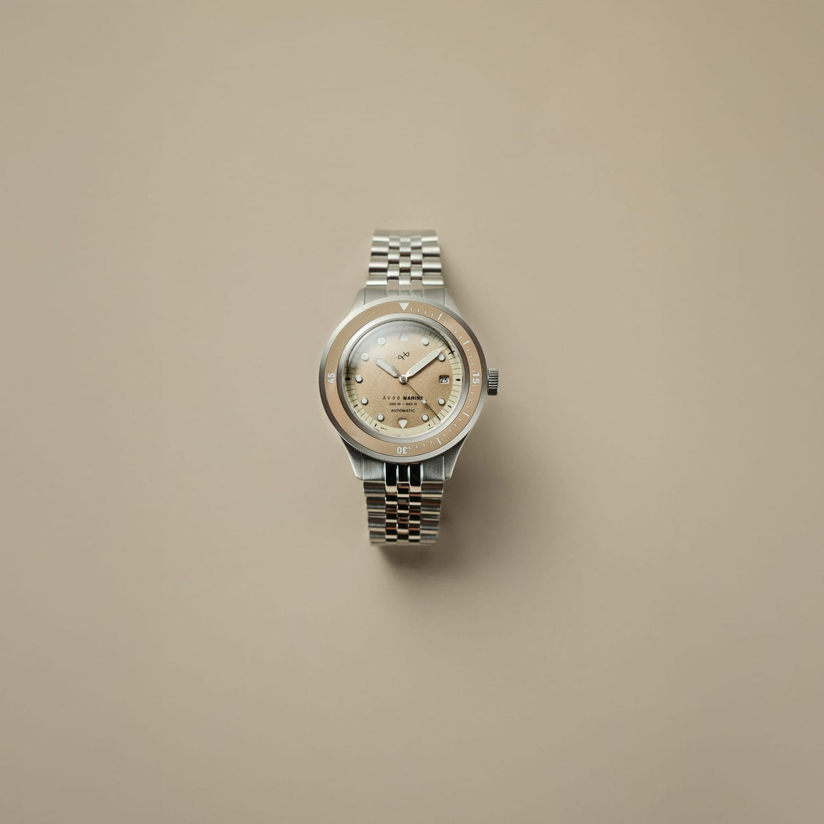 1956 Marine Automatic, Steel / Sand by AV86, vintage-inspired watch with steel bracelet and sand-colored dial in Danish design style