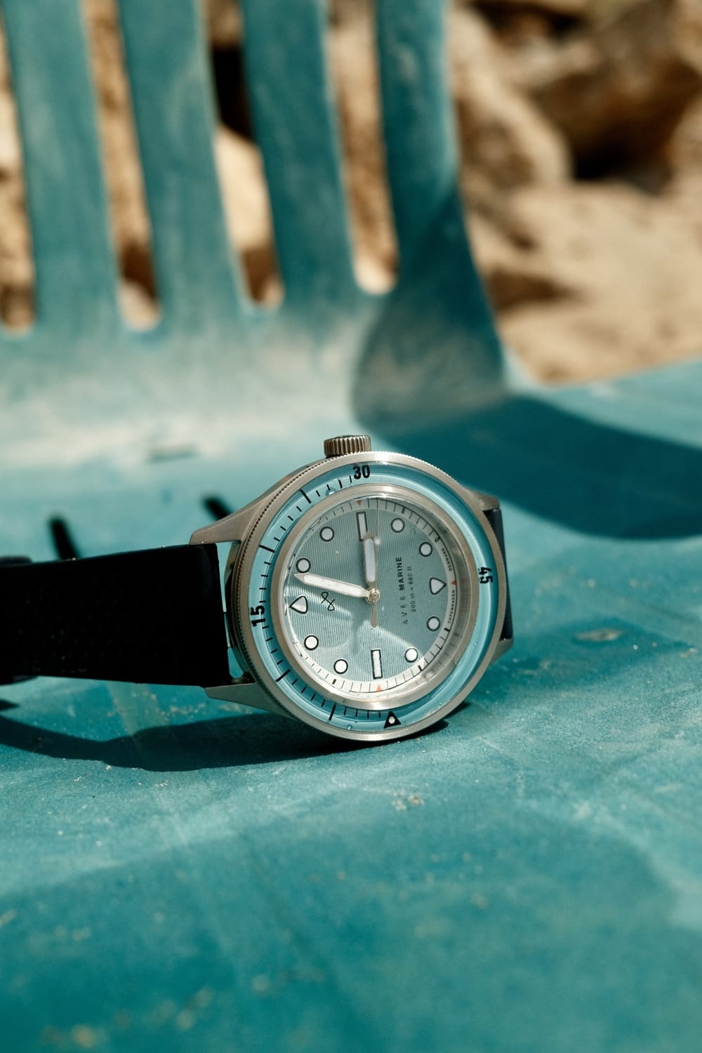 Modèle « Marine » de 1956 par AV86 : montre de plongée d'inspiration vintage avec Verre saphir, lunette tournante et bracelet en caoutchouc texturé noir