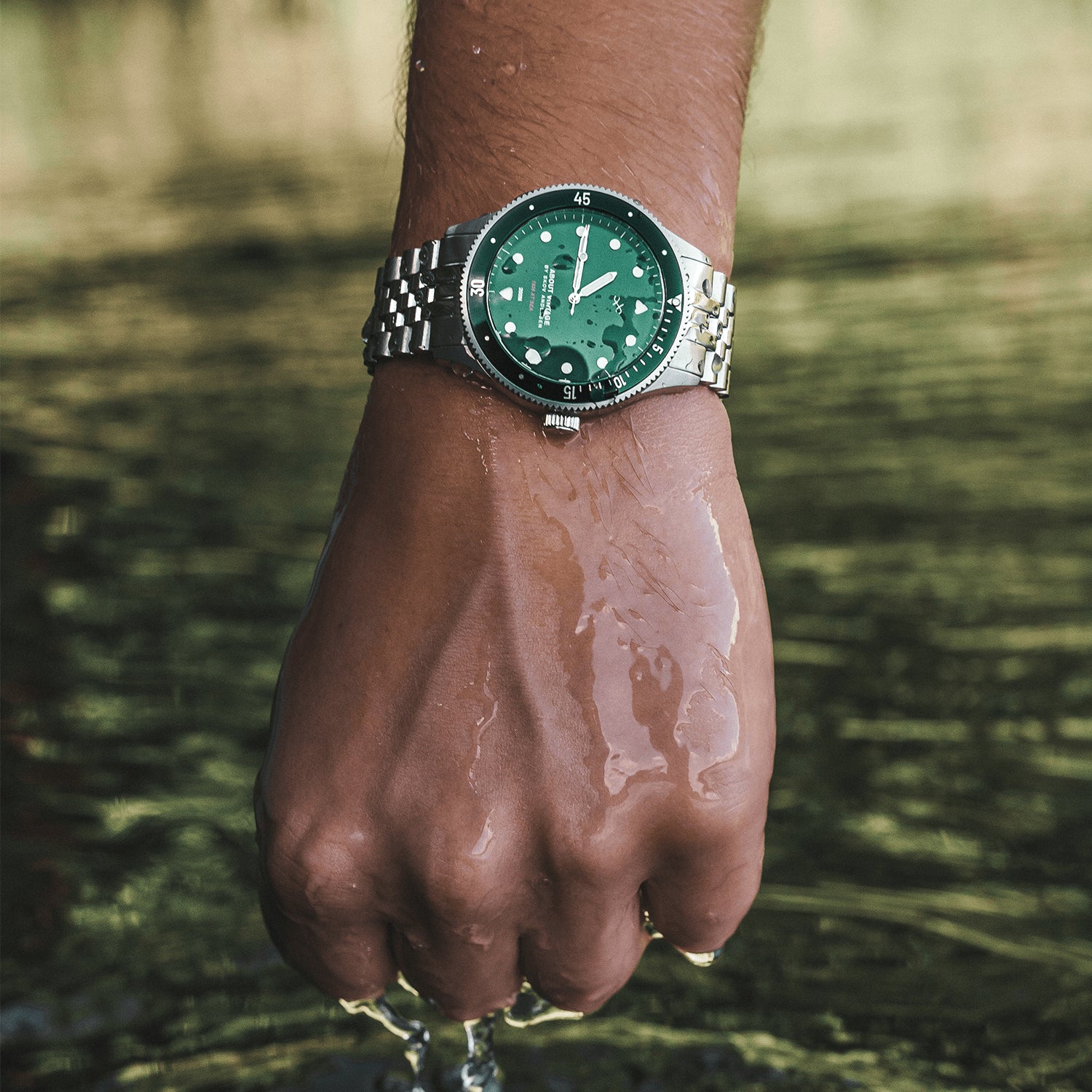 1926 At'sea fra AV86 – vintage-inspireret dykkerur med grøn urskive med solstrålemønster, Sapphire Crystal, drejelige urkrans og armbånd i rustfrit stål