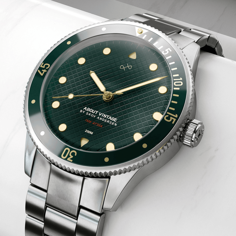 1926 At'sea, Green Turtle Vintage – 39 mm fra AV86: vintage-inspireret dykkerur med Sapphire Crystal, kompasring og metalarmbånd