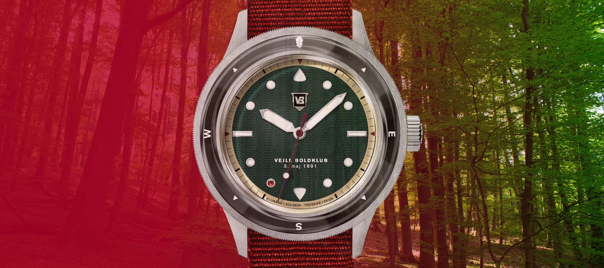 VEJLE BOLIGKLUB vintage-inspired diver by AV86 with compass bezel, sapphire crystal, textured dial, and fabric strap