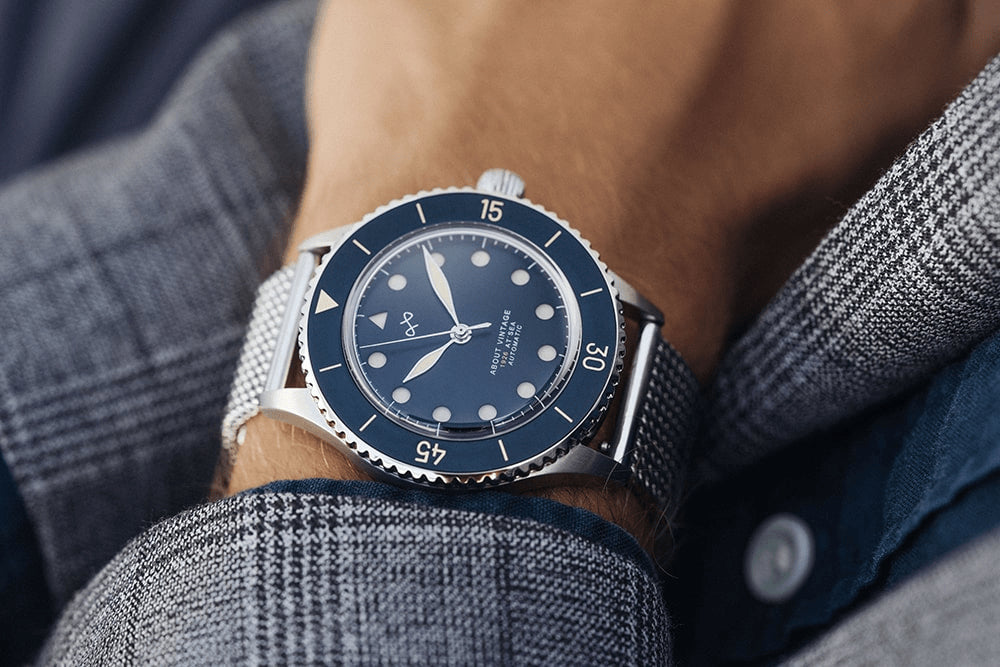 1926 Automatic by AV86 vintage-inspired automatic diver with sapphire crystal, rotating bezel, and steel mesh strap