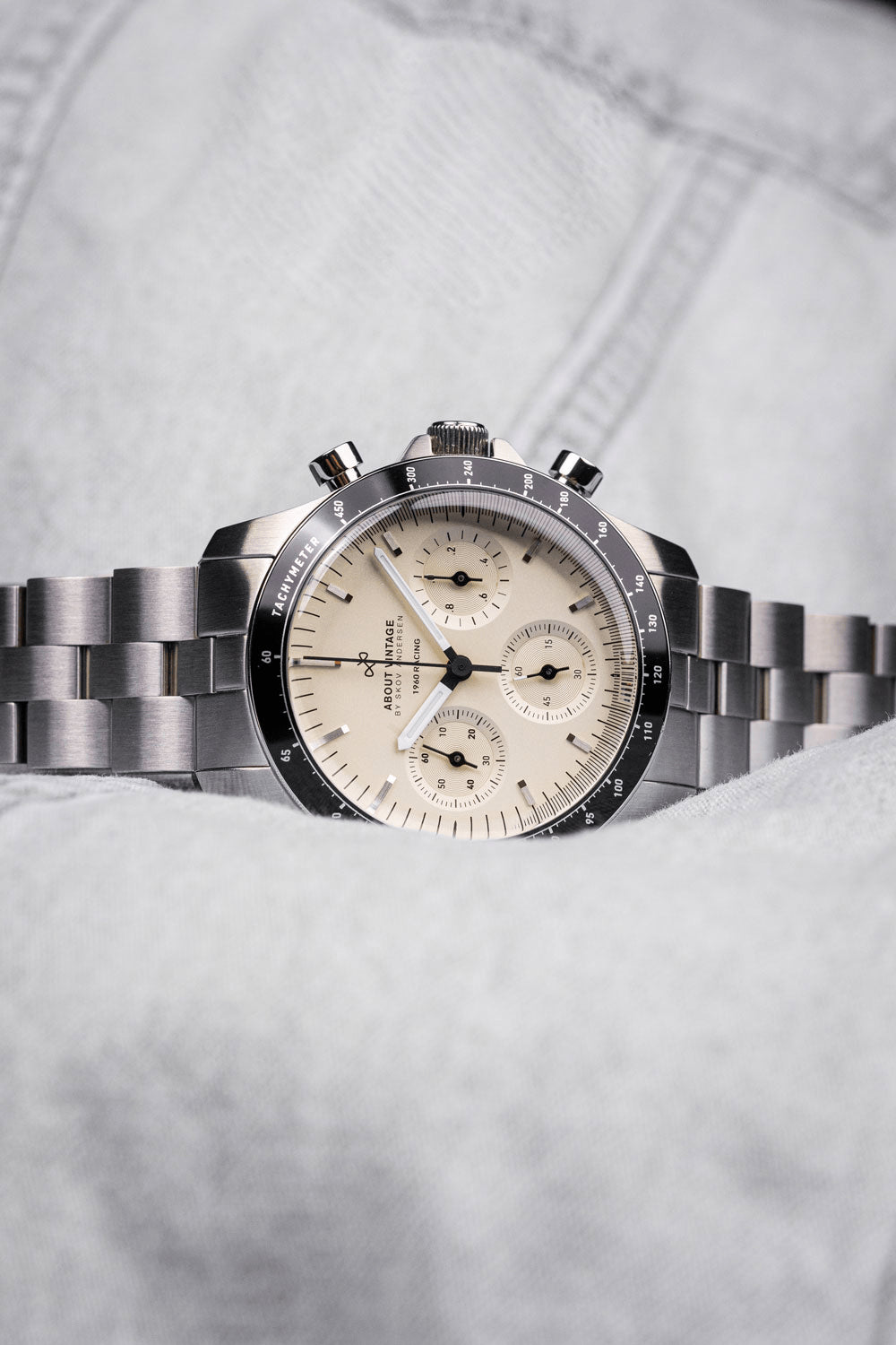1960 Racing Chronograph by AV86 vintage-inspired chronograph with tachymeter bezel, sapphire crystal, and metal bracelet strap
