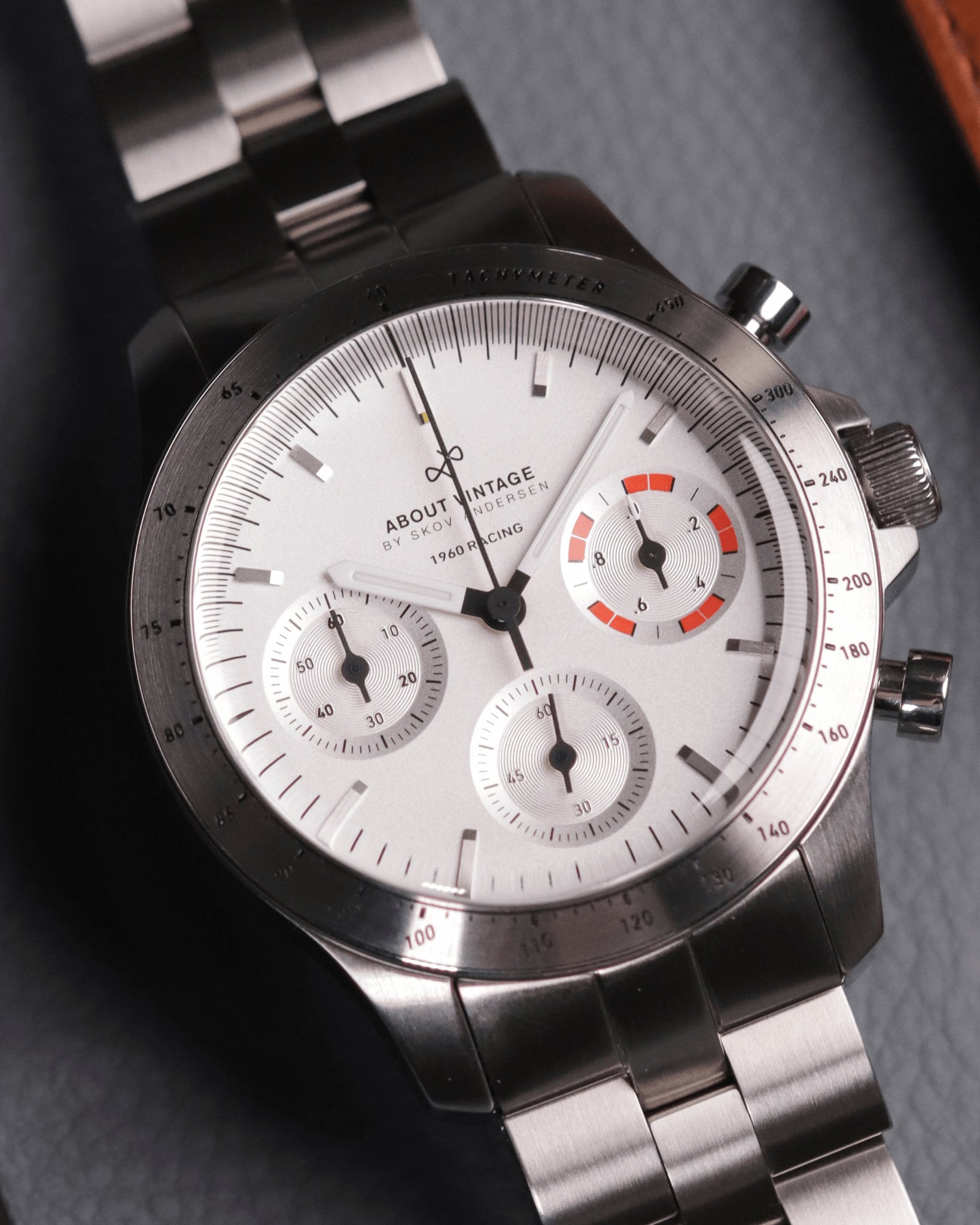 1960 Racing Chronograph by AV86 with vintage-inspired dial, tachymeter bezel, sapphire crystal, and stainless steel bracelet strap
