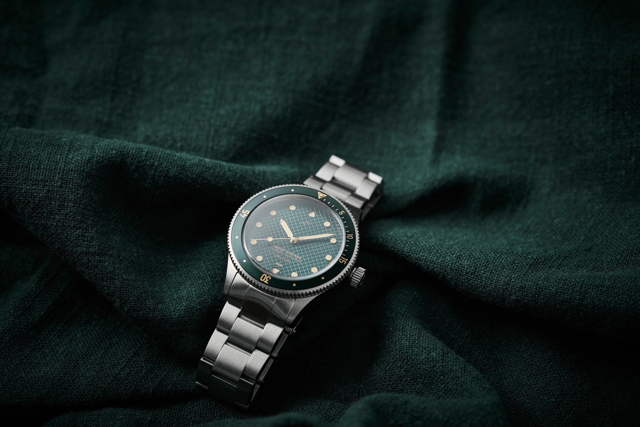 1926 At'sea, Green Turtle Vintage – AV86 제작 39mm 모델, Sapphire Crystal, 빈티지 스타일의 다이버 워치, 나침반 베젤, 메탈 브레이슬릿