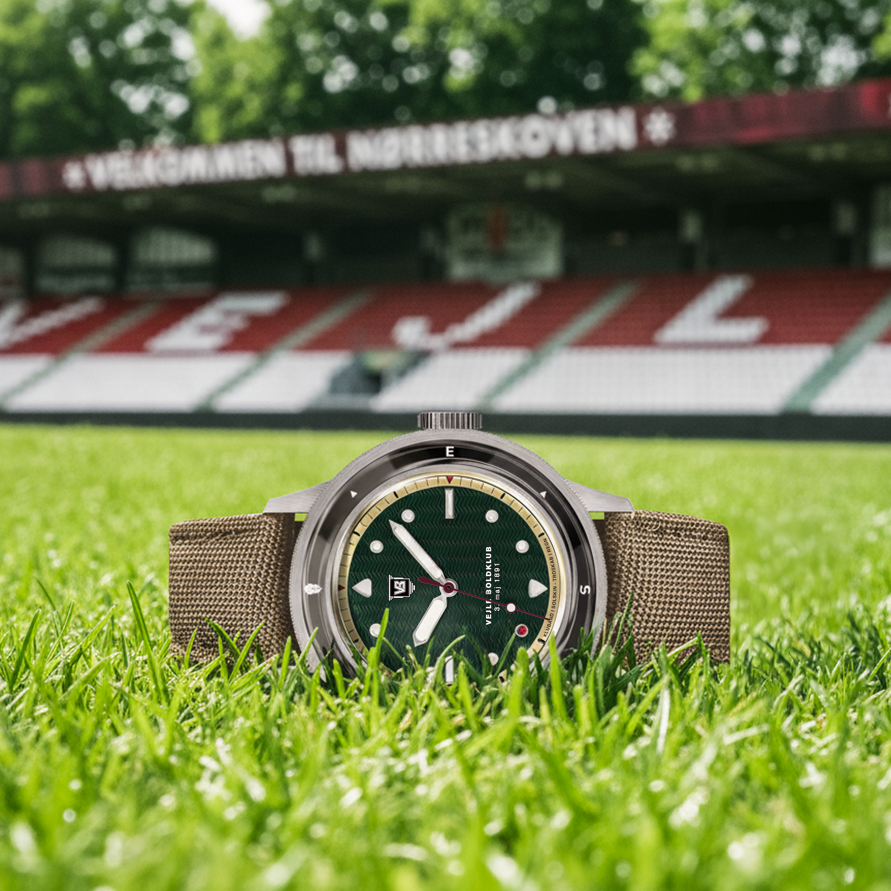 VB Kong Hans Eg, Limited Edition / Forudbestilling by AV86 vintage-inspired diver with compass bezel, sapphire crystal, and textile strap