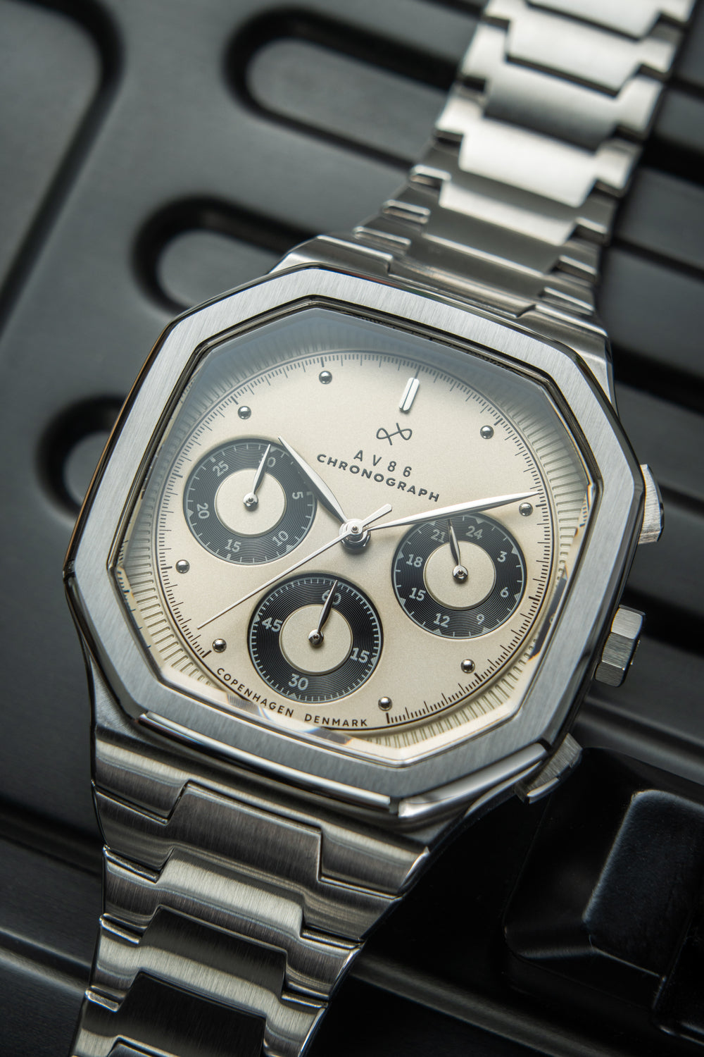 1904 Chronograph by AV86 with angular case, vintage-inspired dial, sapphire crystal, chronograph subdials, and metal bracelet strap
