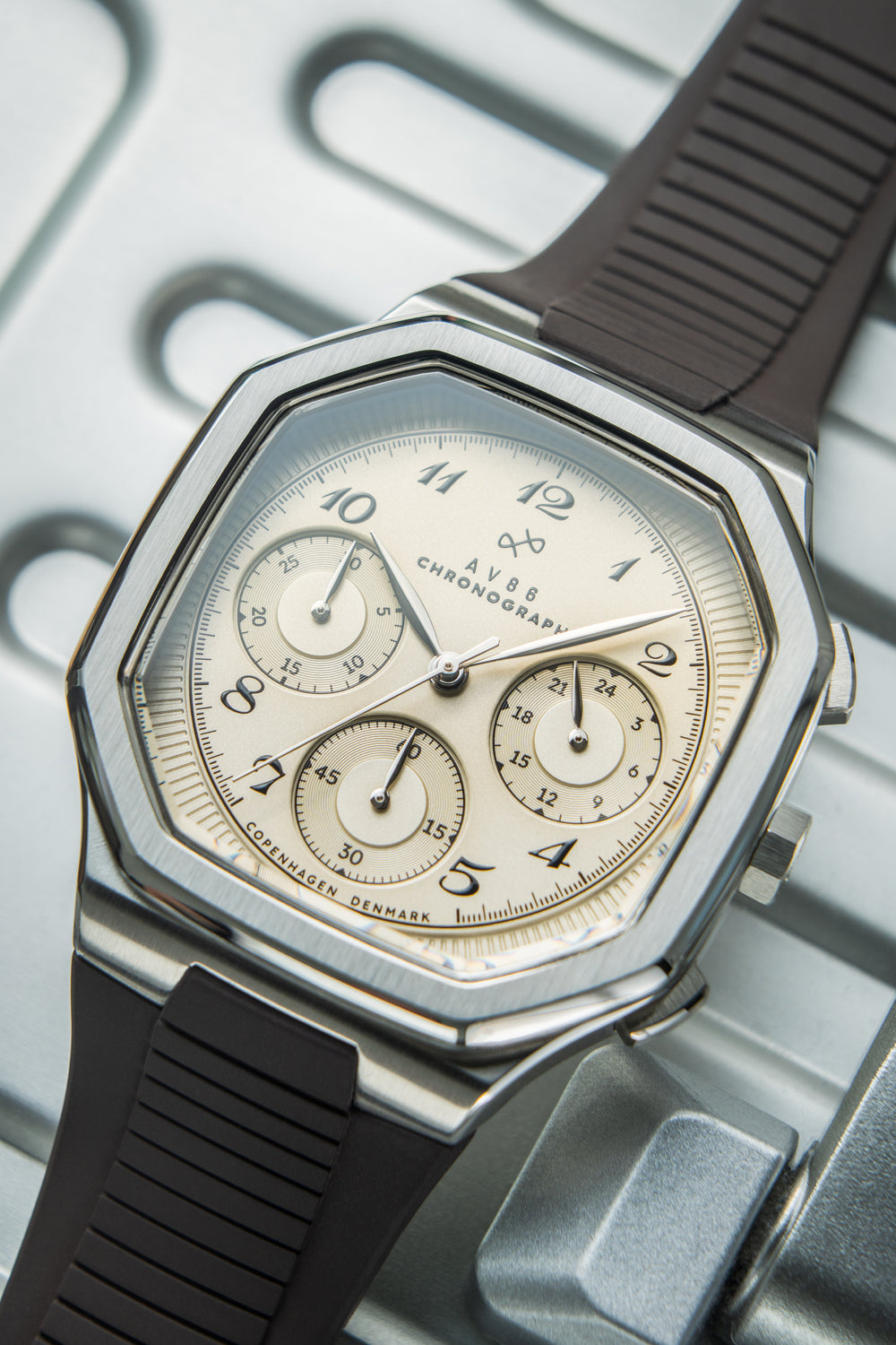 1904 Chronograph by AV86 with hexagonal angular case, sapphire crystal, vintage dial, chronograph subdials, and rubber strap