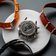 1815 Justin Gatlin par AV86 : Chronographe avec fond gravé et trois bracelets en tissu interchangeables