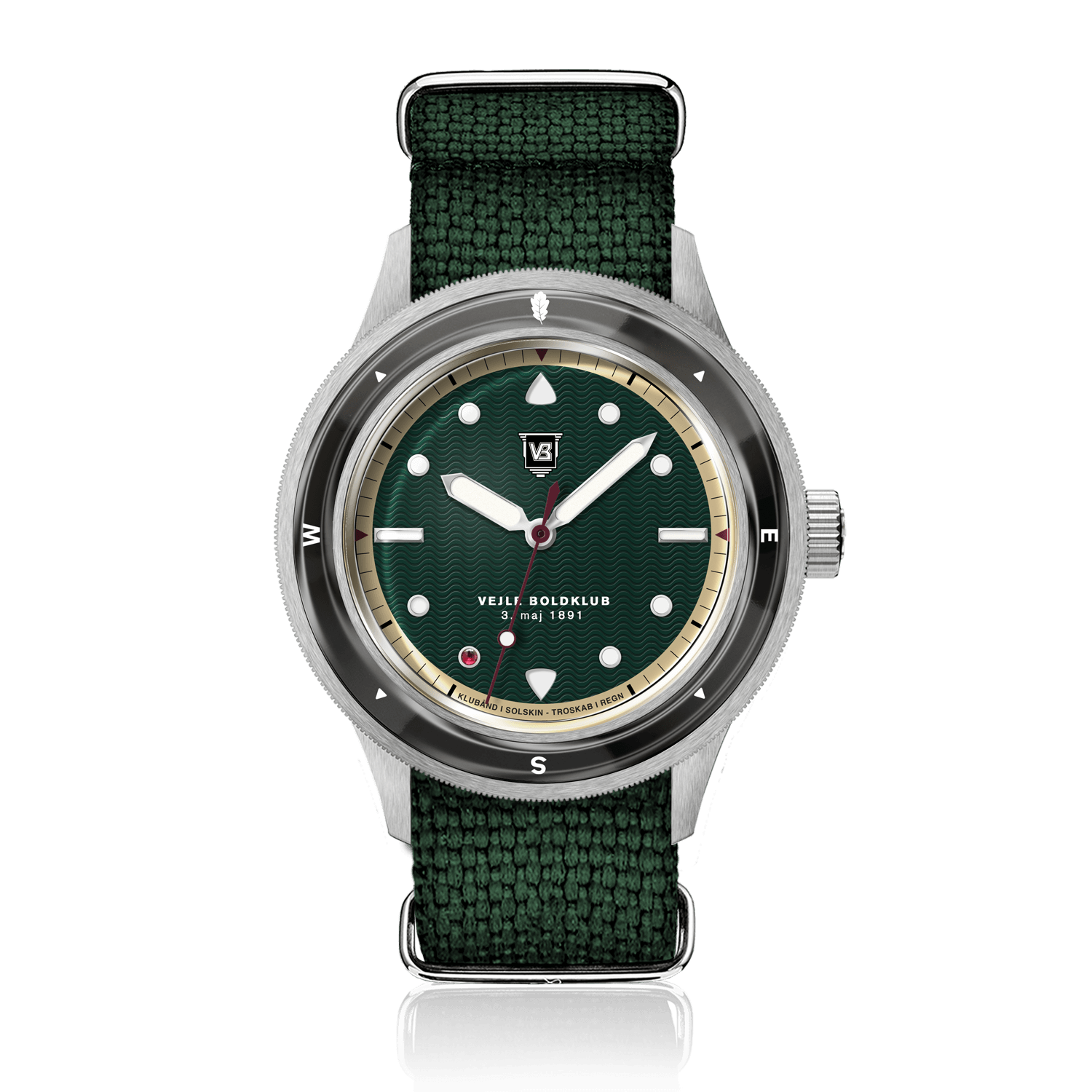 VB Kong Hans Eg, Limited Edition / Forudbestilling by AV86 vintage-inspired diver with compass bezel, sapphire crystal, and green fabric strap